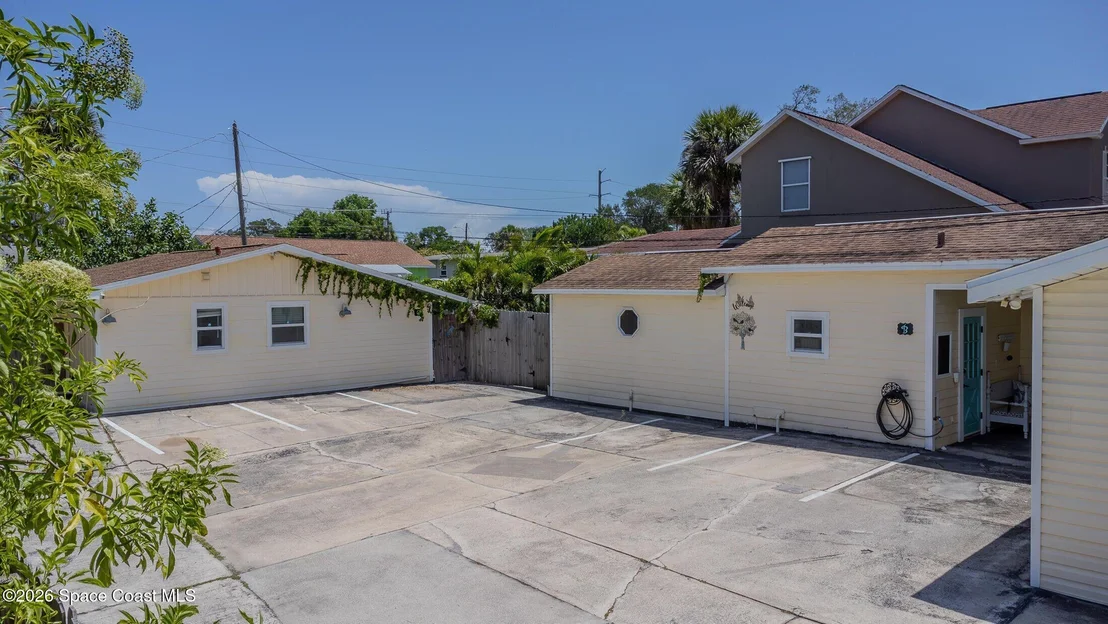 Photo of 2013 Guava Avenue