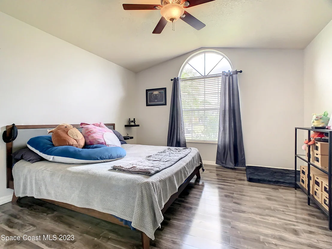 Photo of 6440 Aberfoyle Avenue