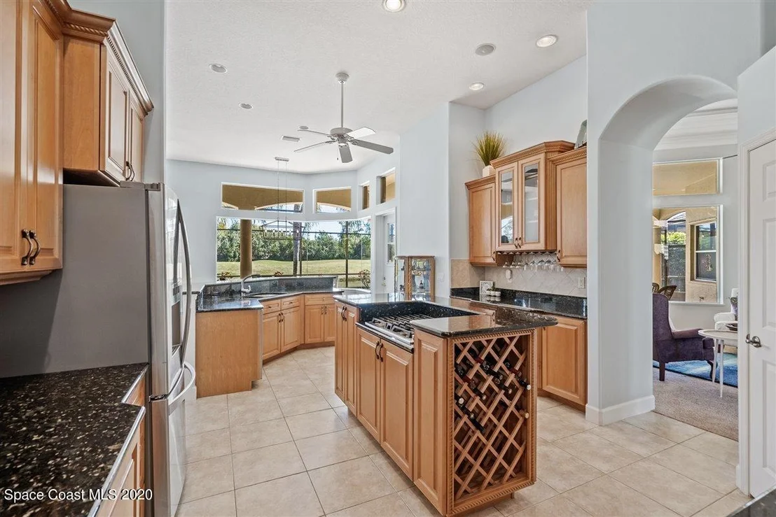 Photo of 925 Chatsworth Drive