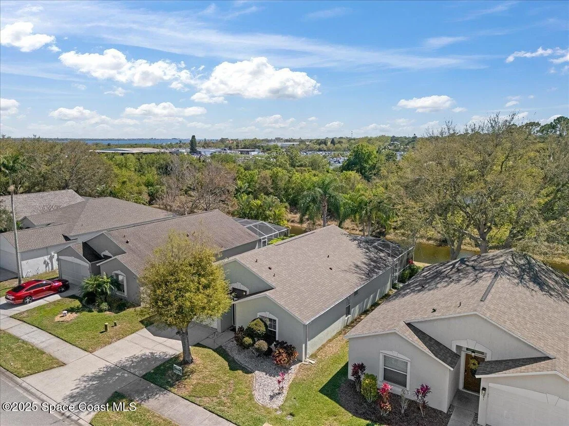Photo of 883 Villa Drive