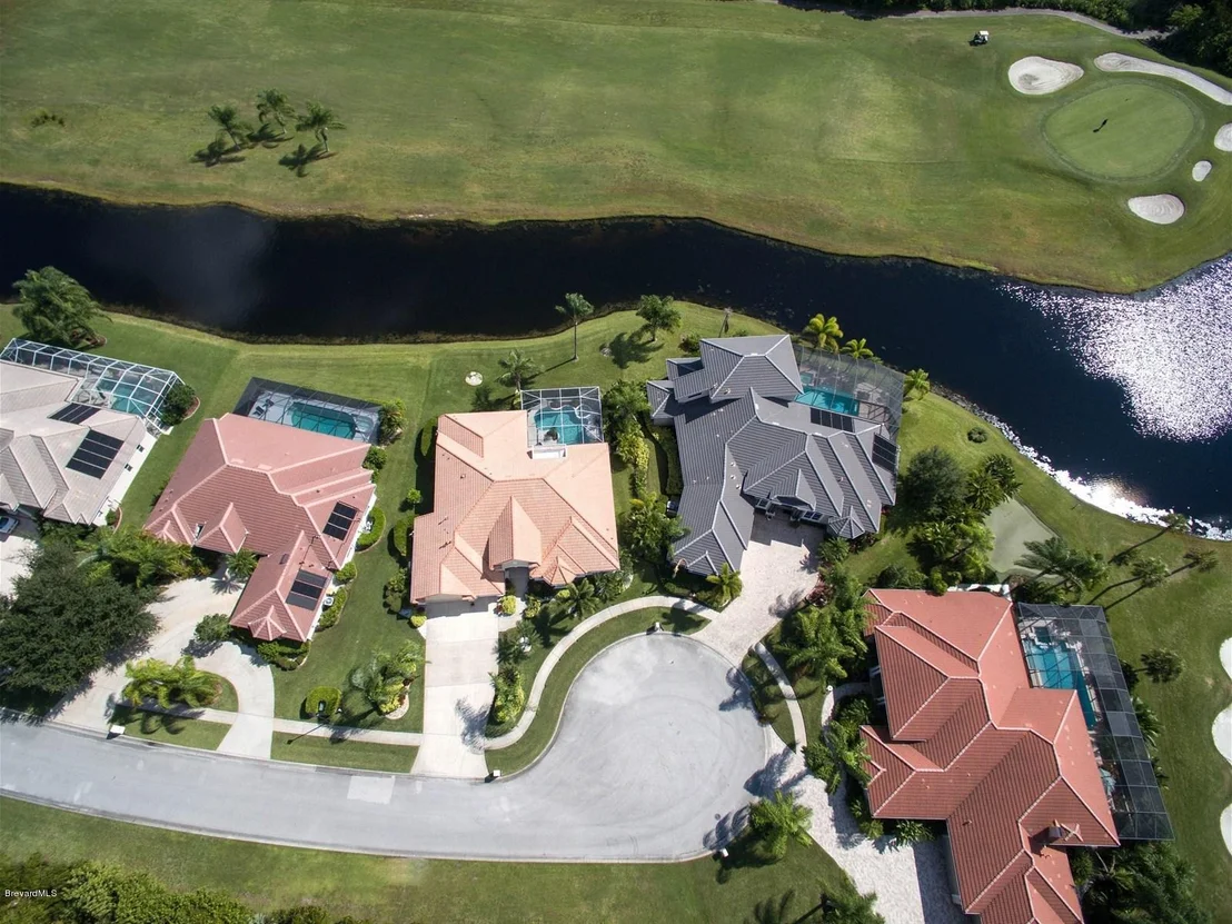 Photo of 965 Chatsworth Drive