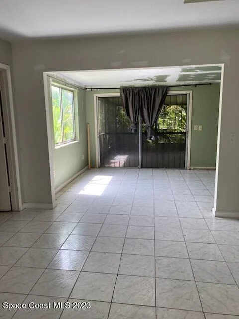 Photo of 927 Mariposa Drive NE