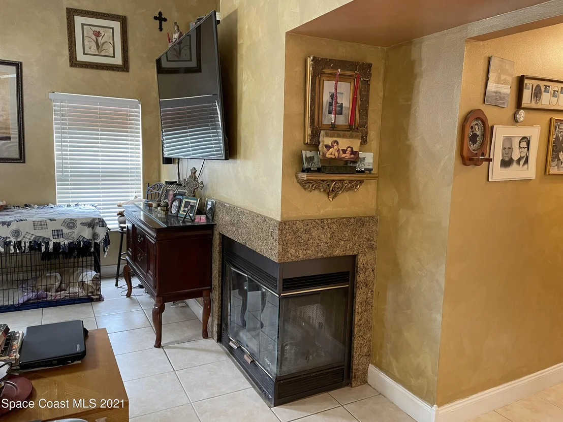 Photo of 751 Becker Avenue NE