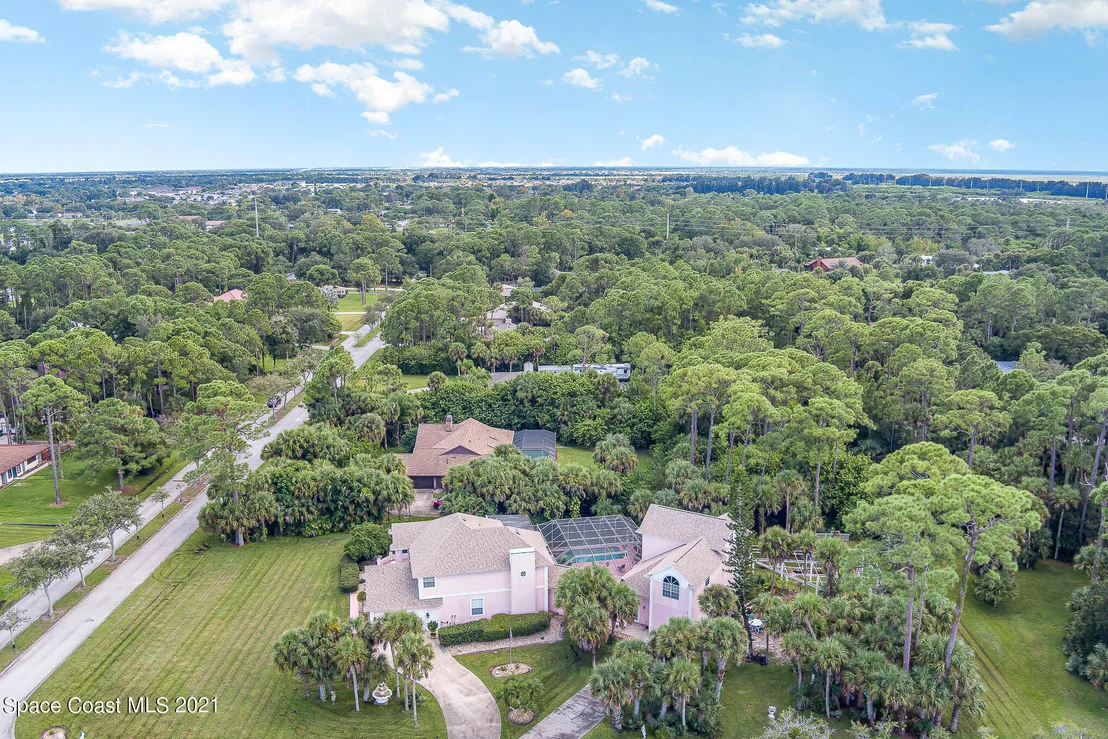 Photo of 1817 Laurel Oak Drive S