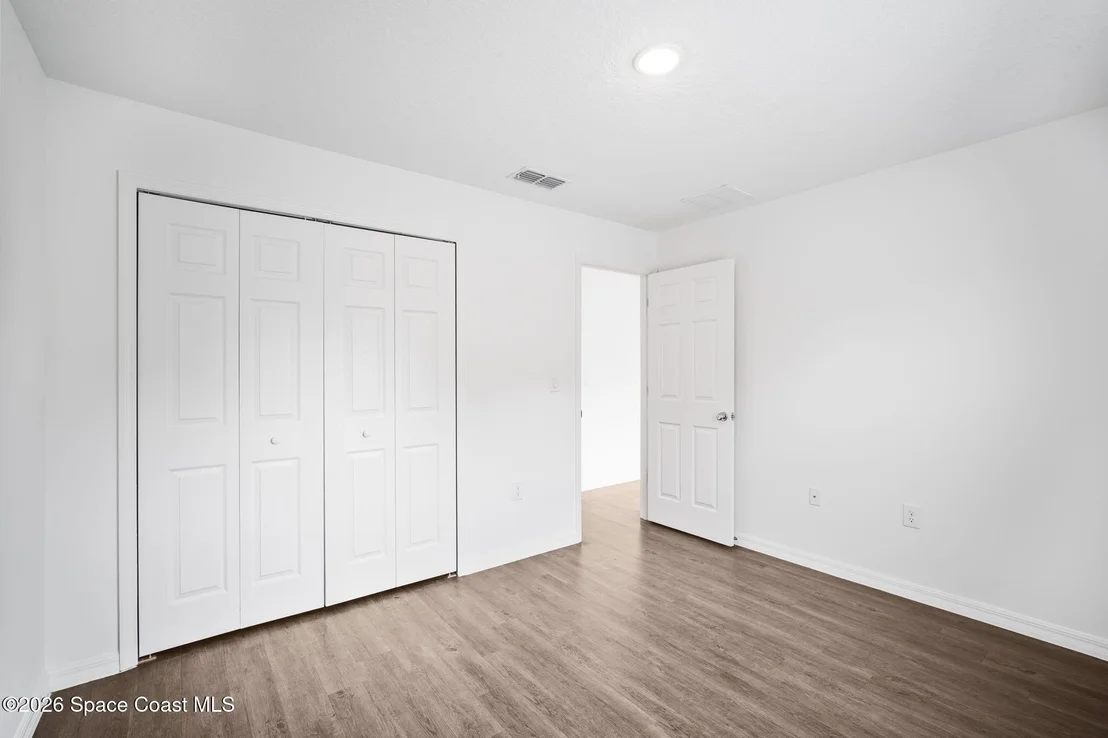 Photo of 549 Eldron Boulevard SE