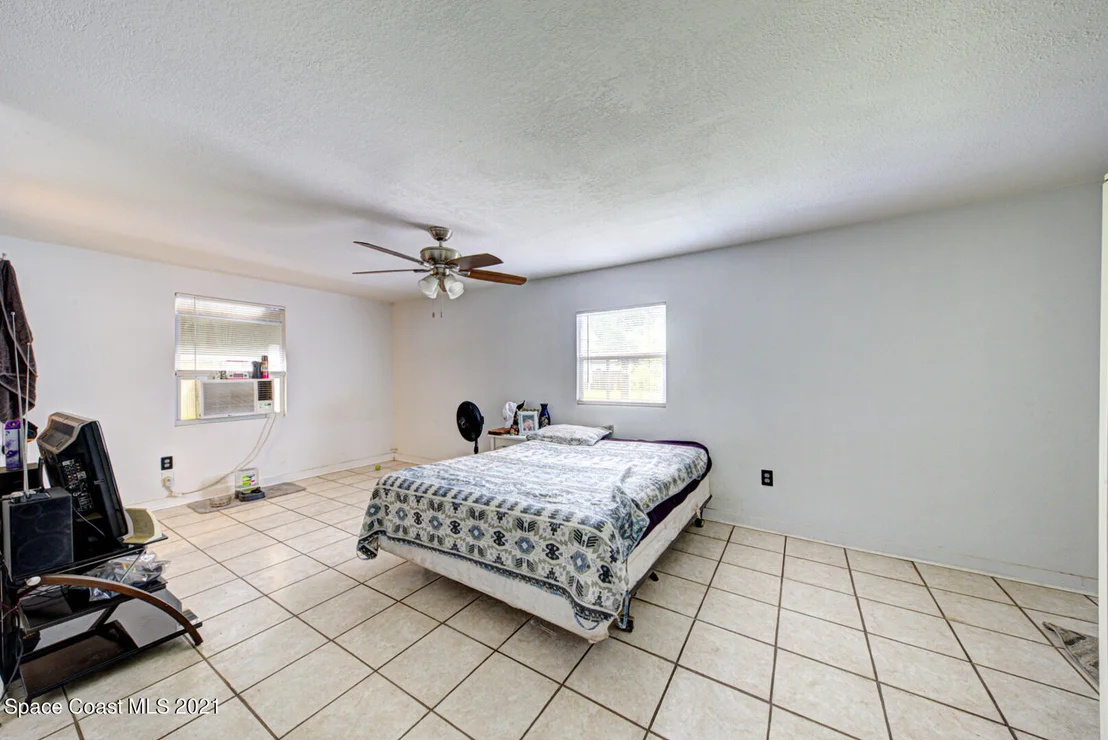 Photo of 2337 Broadway Avenue