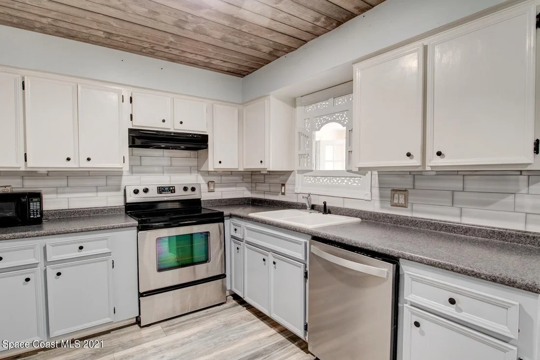 Photo of 6039 Apple Avenue