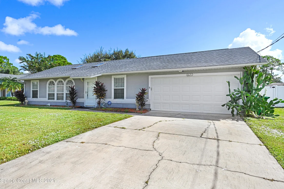 Photo of 6621 Bancroft Avenue