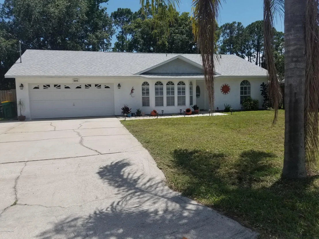 Photo of 5095 Carter Street