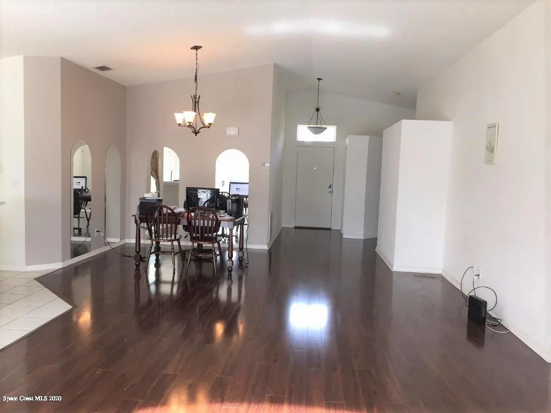 Photo of 889 Villa Drive