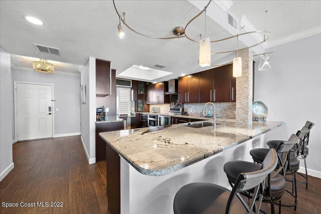 Photo of Unit 705 at 102 Riverside Drive