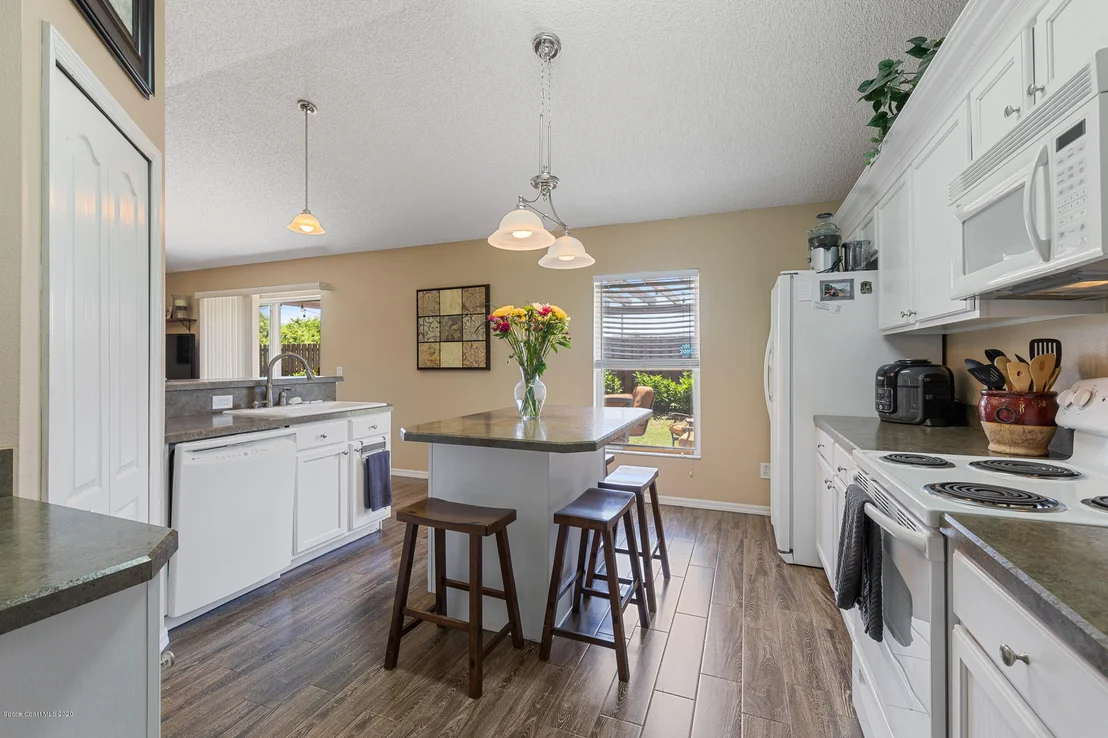 Photo of 817 Honeysuckle Drive