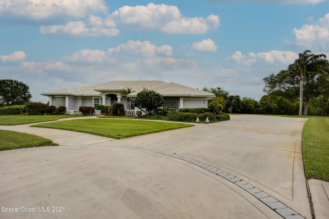Photo of 951 Stratford Place