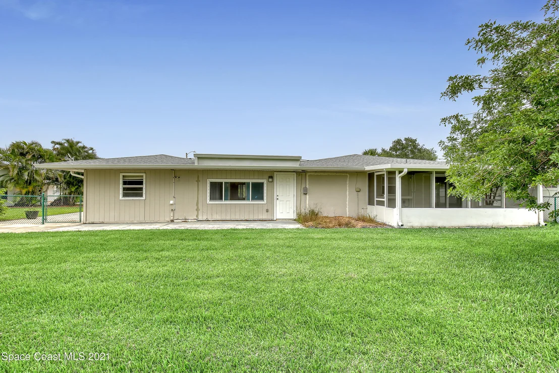 Photo of 652 Augusta Circle NE