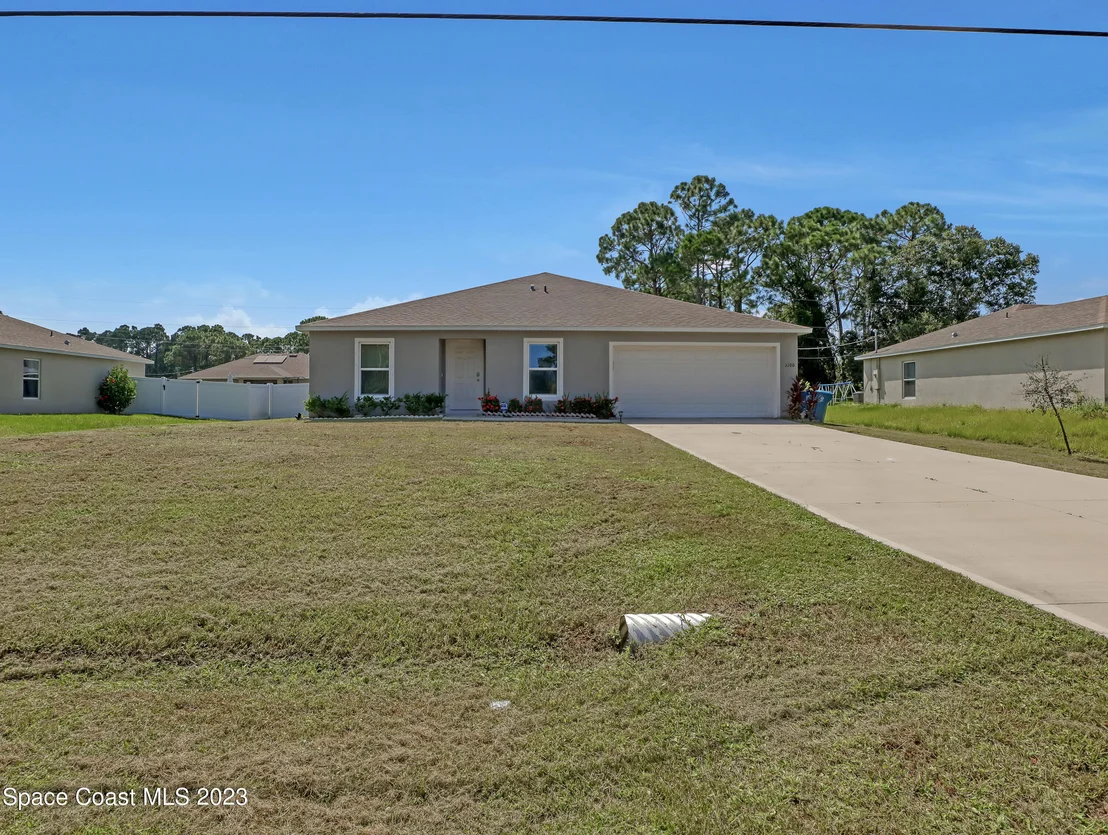Photo of 1100 Eldron Boulevard SE
