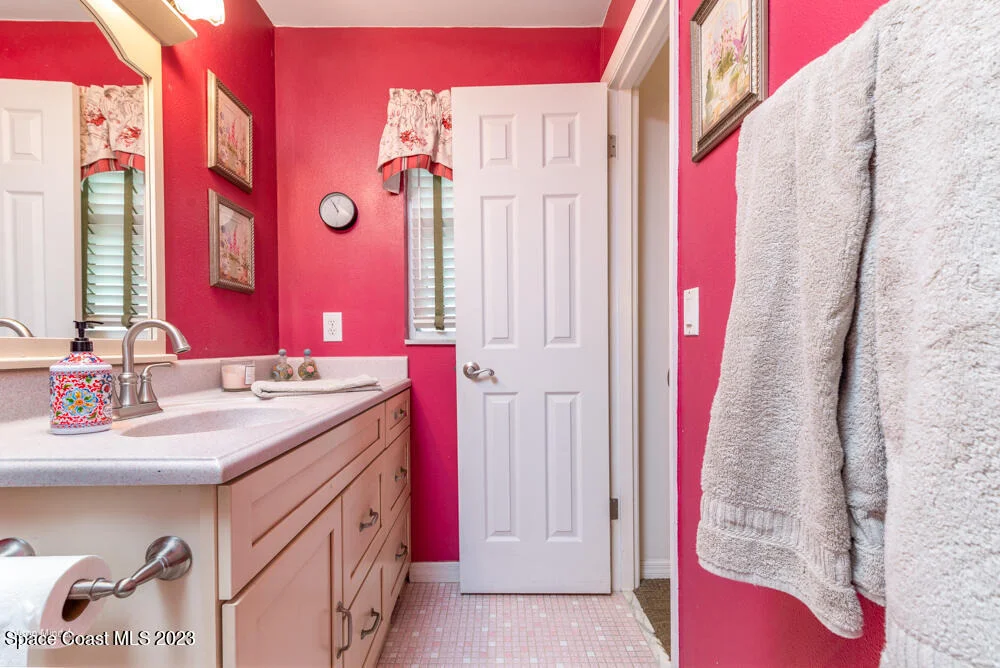 Photo of 2115 S River Road