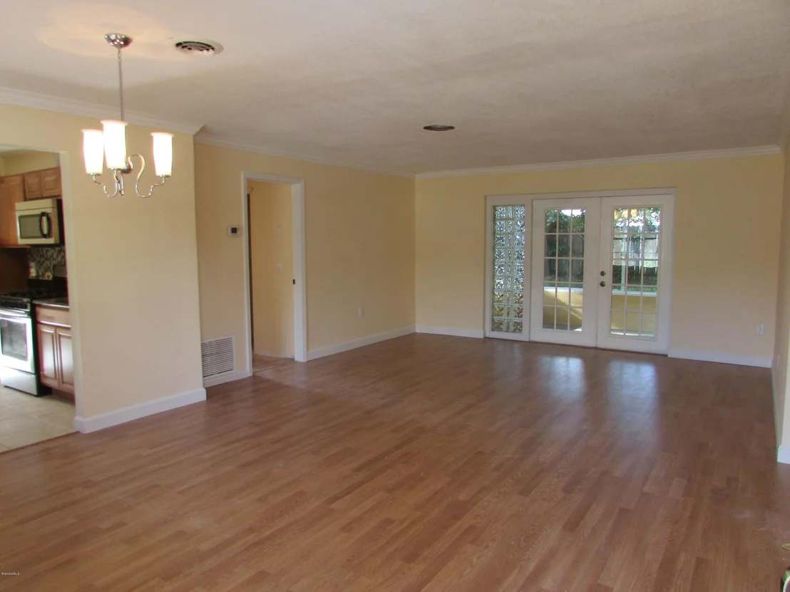 Photo of 975 Miracle Way