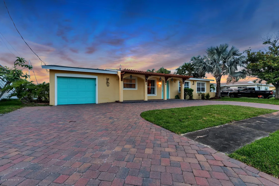 Photo of 433 Cardinal Drive
