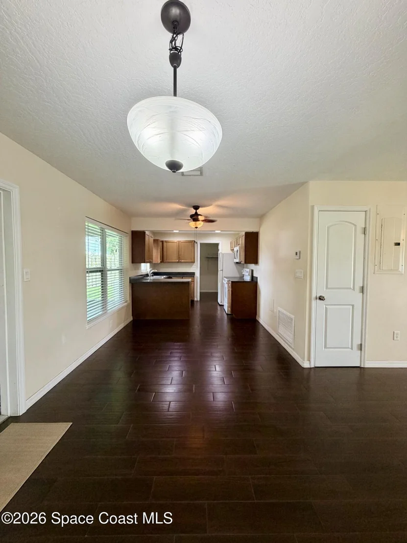 Photo of 550 Comanche Avenue