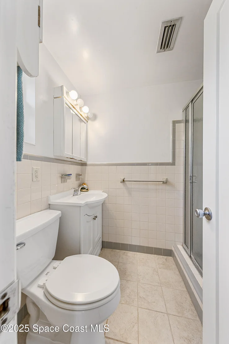 Photo of 409 Lynn Avenue