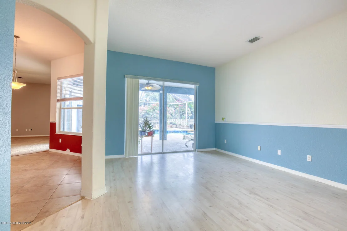 Photo of 984 Carriage Hill Road