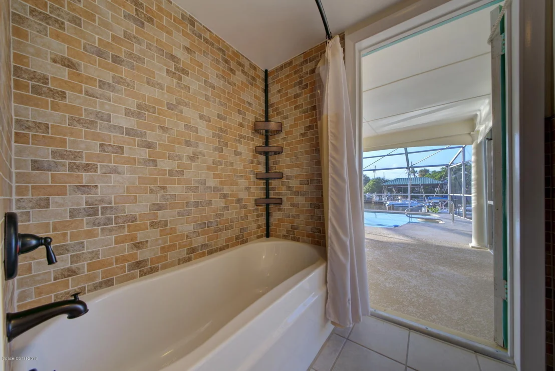 Photo of 433 Cardinal Drive