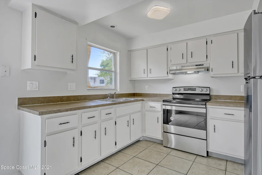 Photo of 3238 Haddon Avenue NE