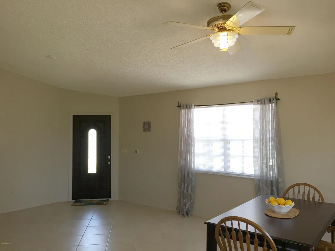 Photo of 1091 Goldenrod Circle NE