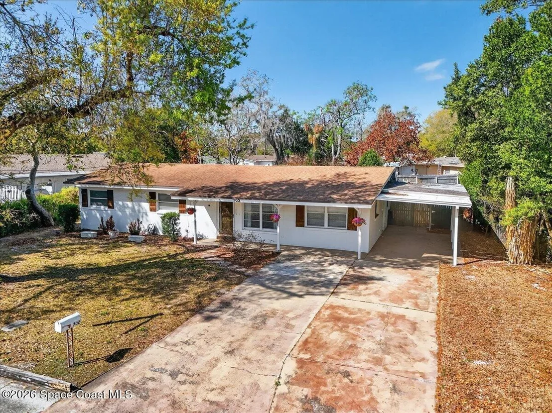 Photo of 702 Carmen Drive