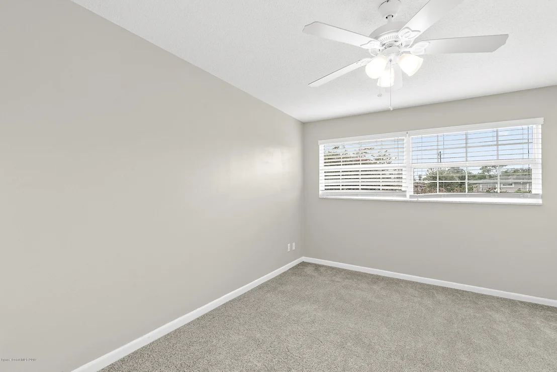 Photo of 818 Heron Road