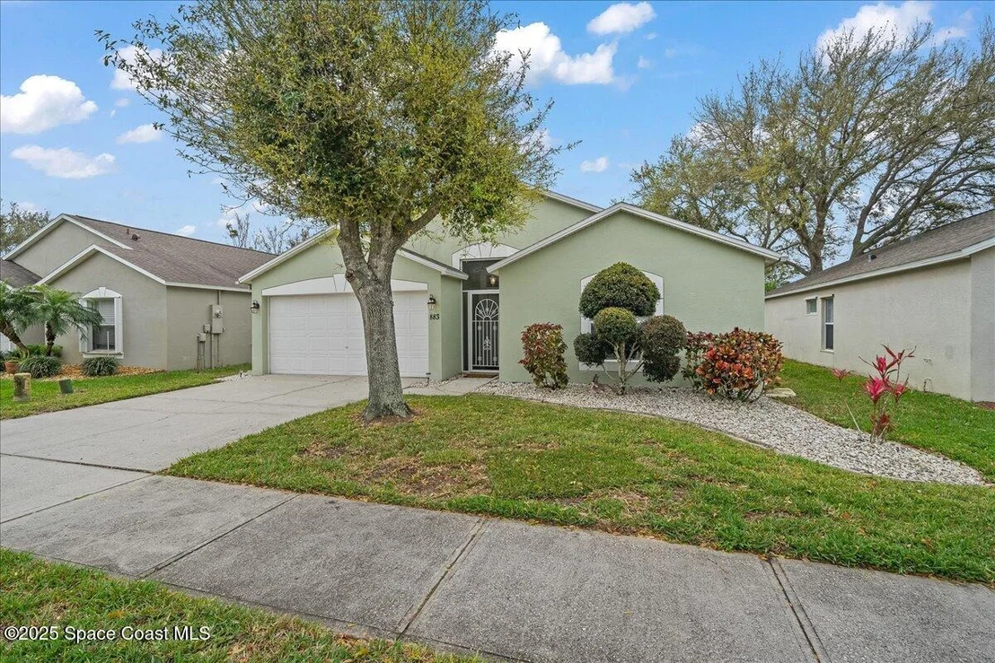 Photo of 883 Villa Drive