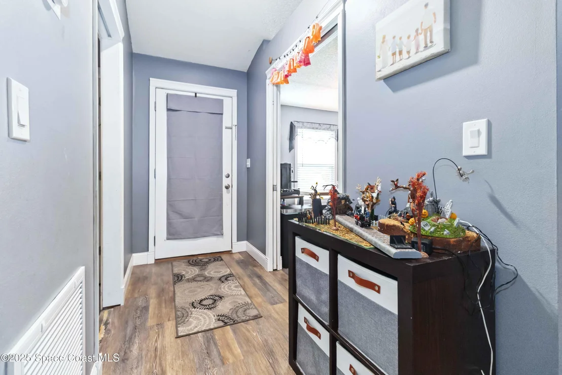 Photo of 6581 Bancroft Avenue