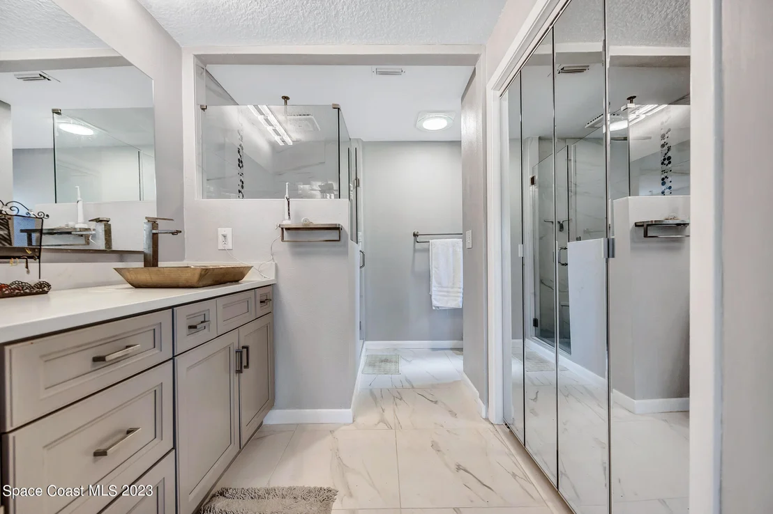 Photo of 380 Bahama Drive