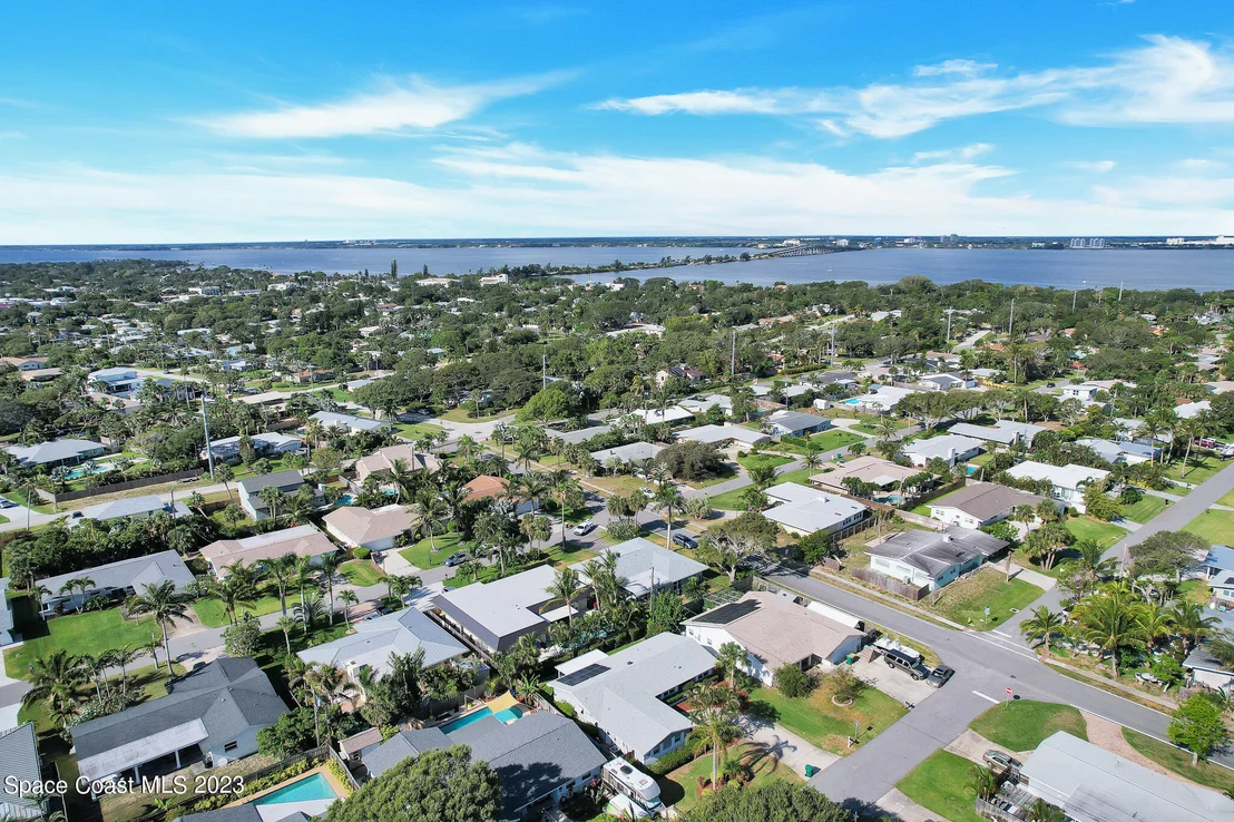 Photo of 380 Bahama Drive