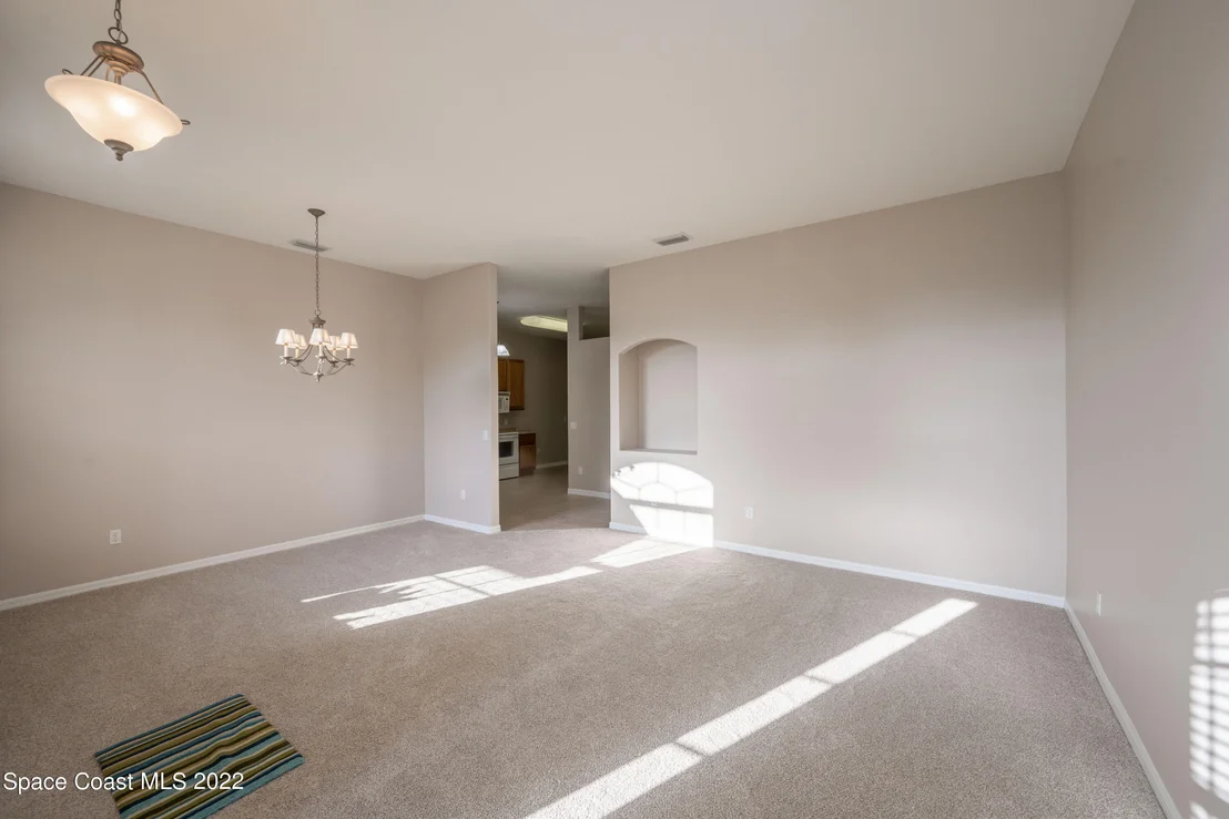 Photo of 904 Tavernier Circle NE