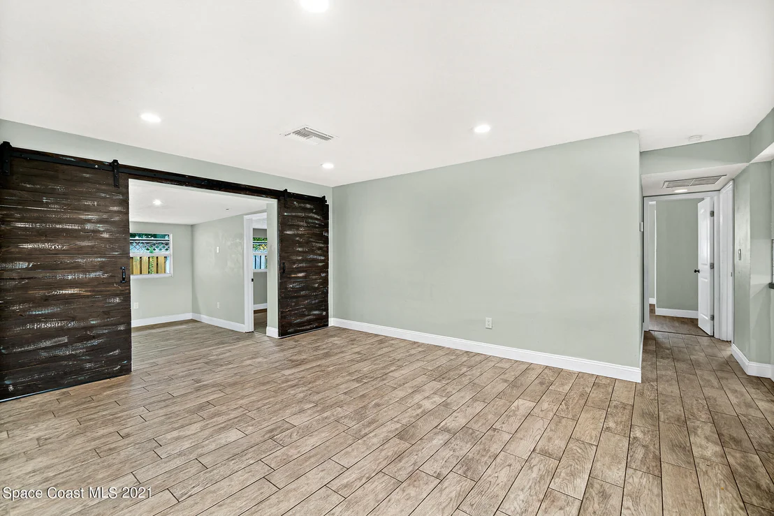 Photo of 555 Bahama Drive