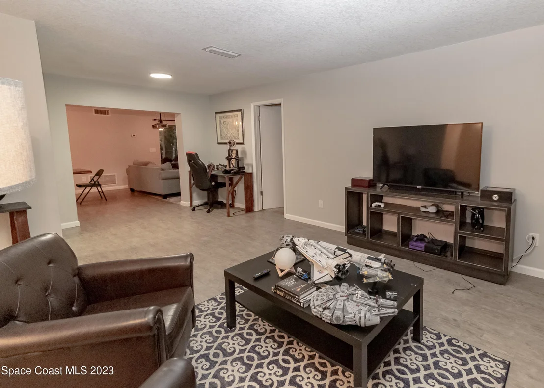 Photo of 800 Mark David Boulevard