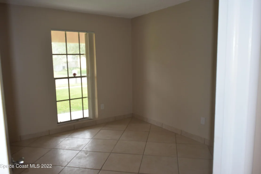 Photo of 771 Cobblestone Lane NE