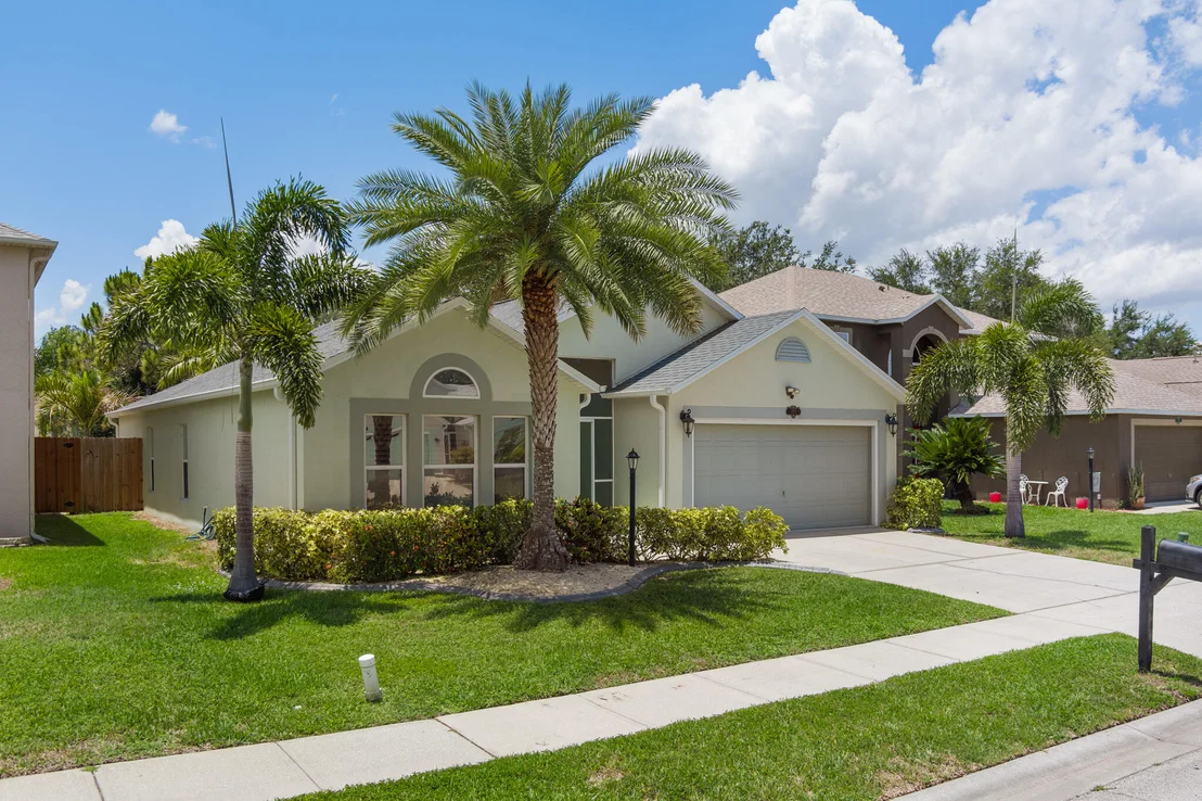 Photo of 1223 White Oak Circle