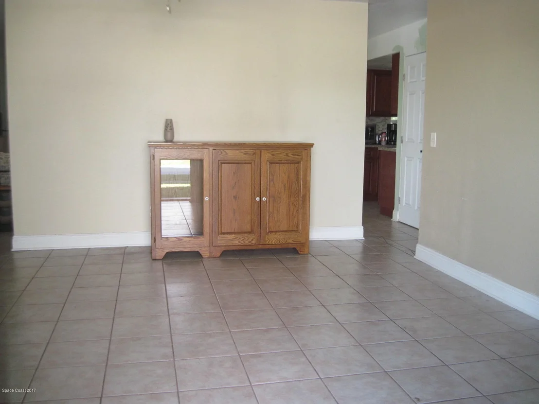 Photo of 2085 Lakeview Drive