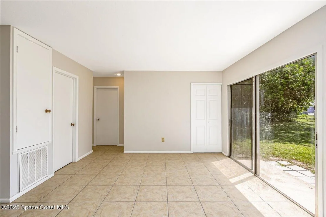 Photo of 933 Gueld Avenue NE