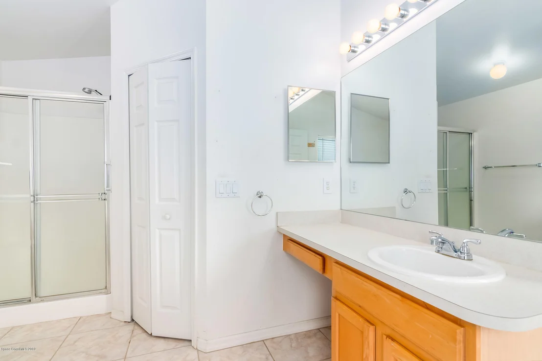Photo of 972 Villa Drive