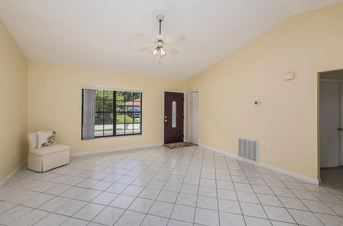 Photo of 424 Orlov Road NW