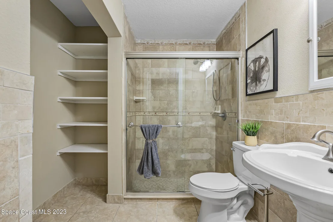 Photo of 1070 Mariposa Drive NE