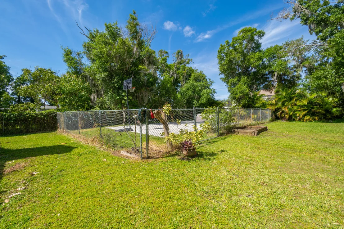 Photo of 810 Knecht Road NE
