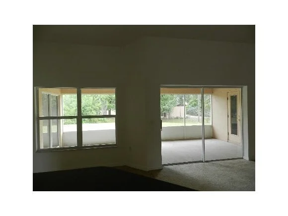 Photo of 937 SE Commerce