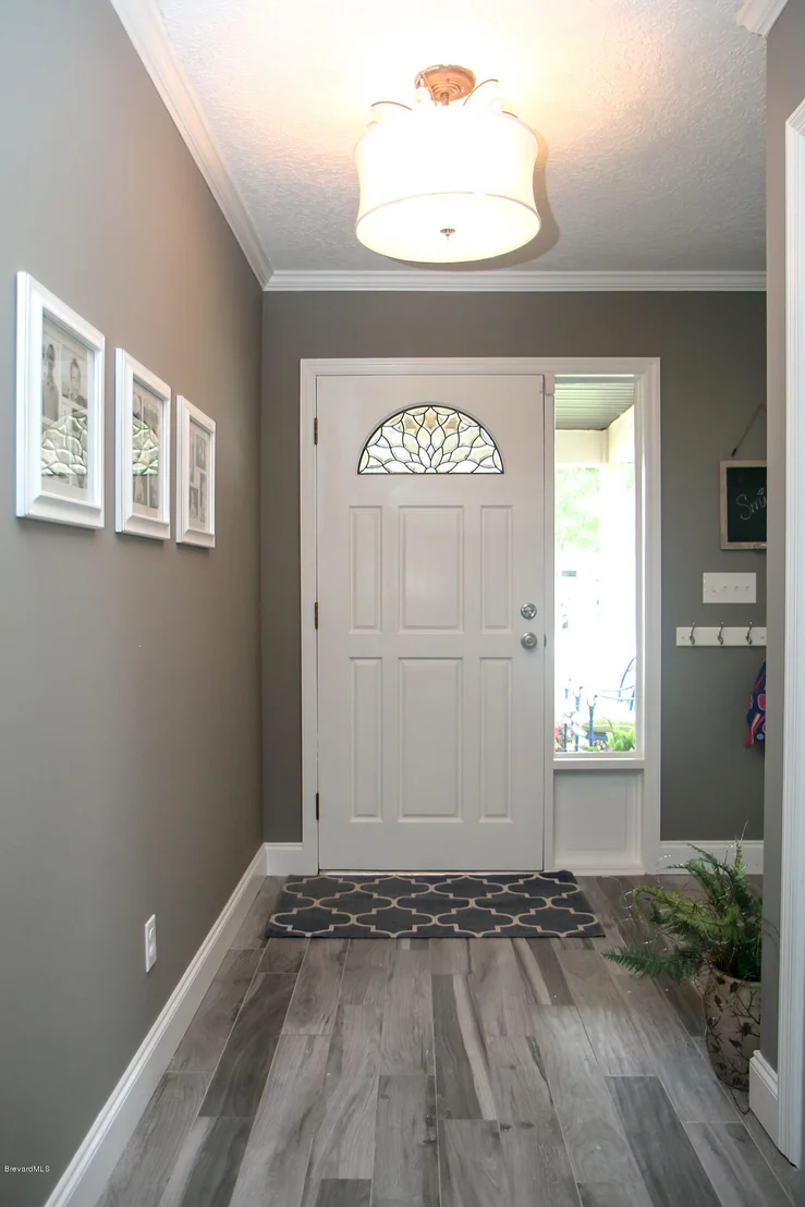 Photo of 595 Deerfield Drive