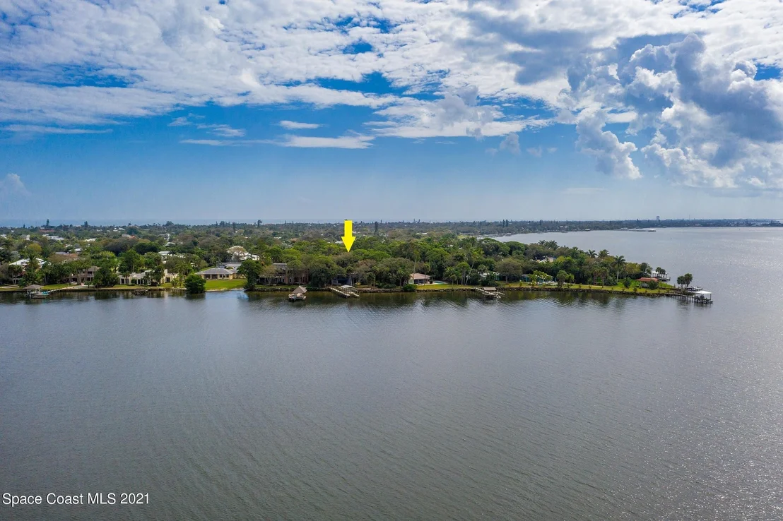 Photo of 1320 S Riverside Drive