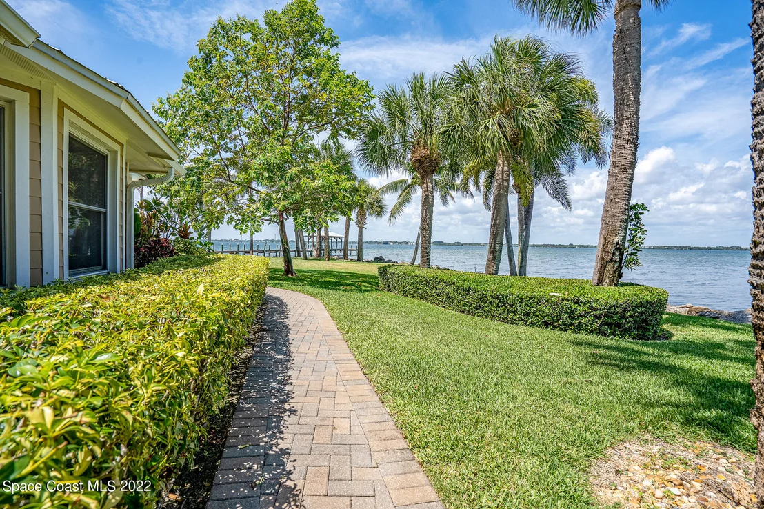 Photo of 437 River View Lane