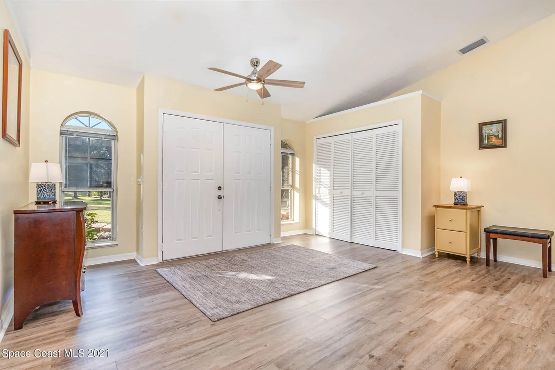 Photo of 2555 Macdonald Lane